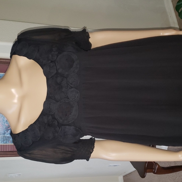 Eci 6 scoopneck w/3D flowers elastic hem sleeve - Picture 3 of 10